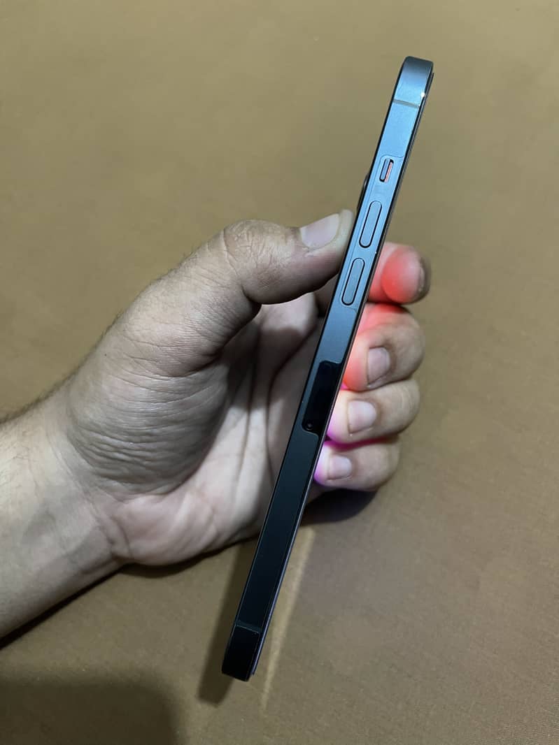 Iphone 12 pro Max 4