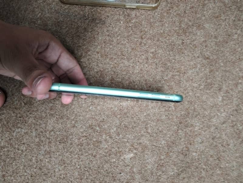 Apple iPhone 11 3