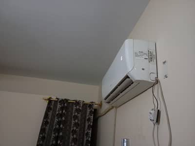 Gree 1 Ton Inverter AC – Used Like New