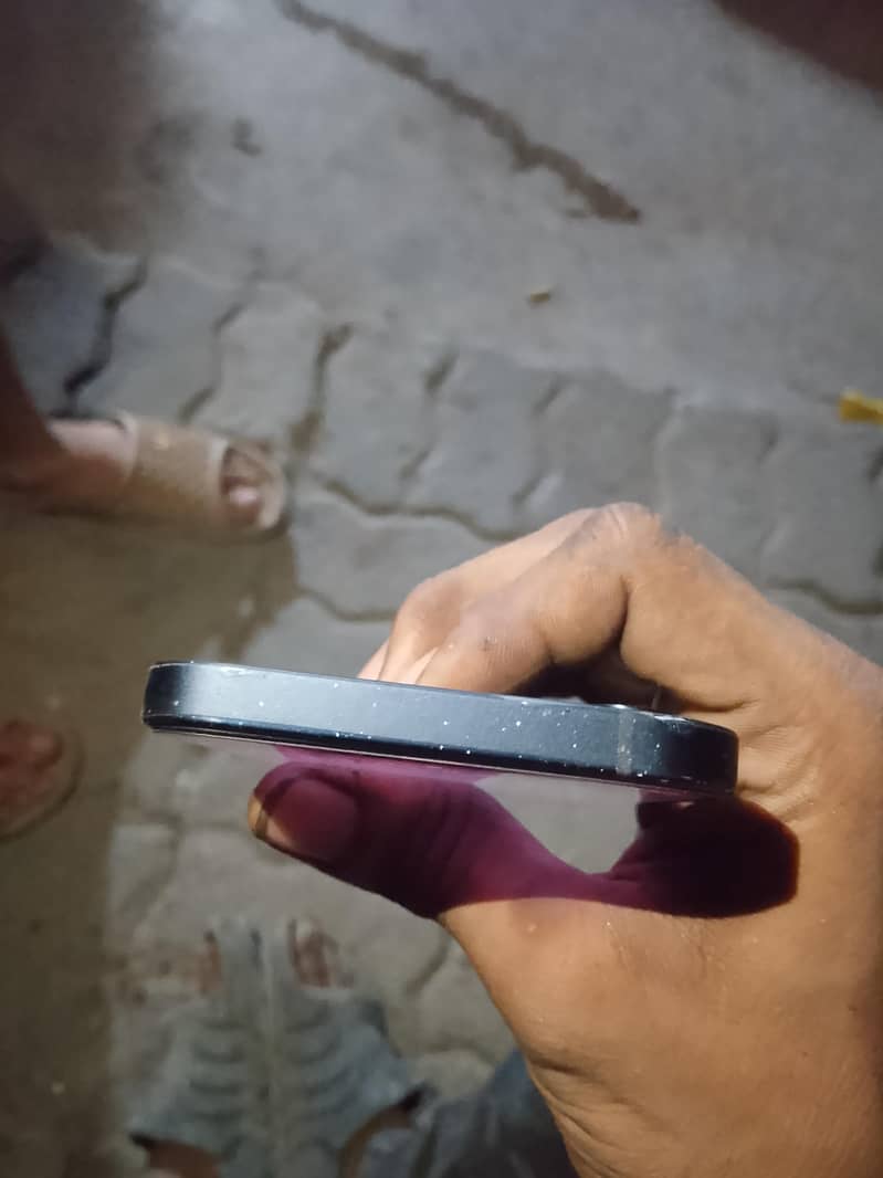 Apple iPhone 12 4