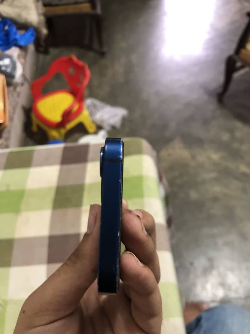 Apple iPhone 12 mini 4