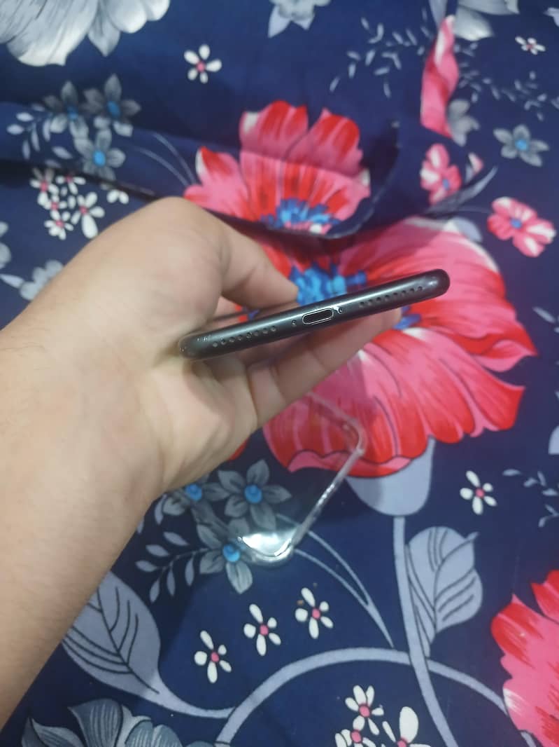 Apple iPhone 7 Plus 3