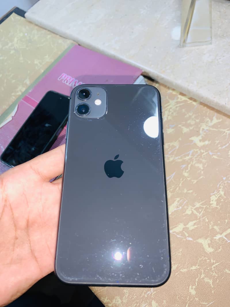 iPhone 11 4