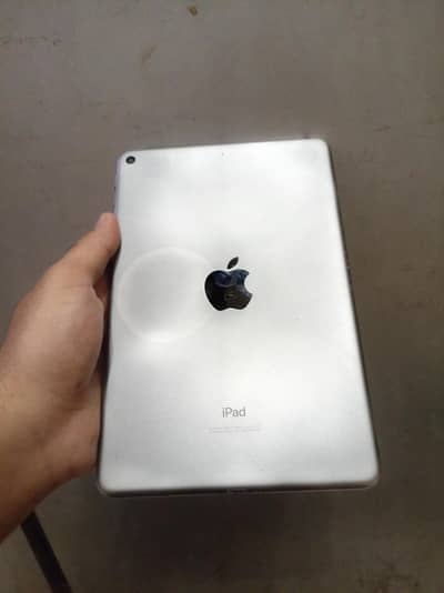 ipad mini 5 ( with box and adapter)