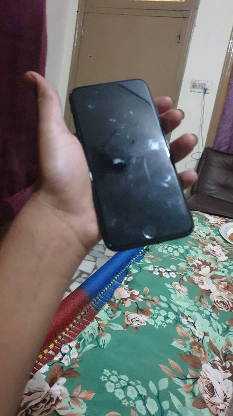 Apple iPhone 7 2