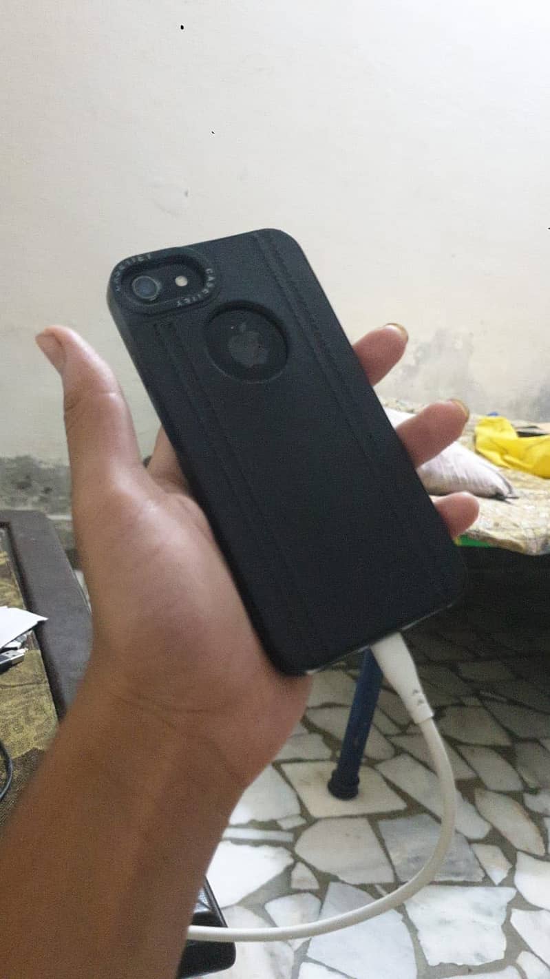Apple iPhone 7 3