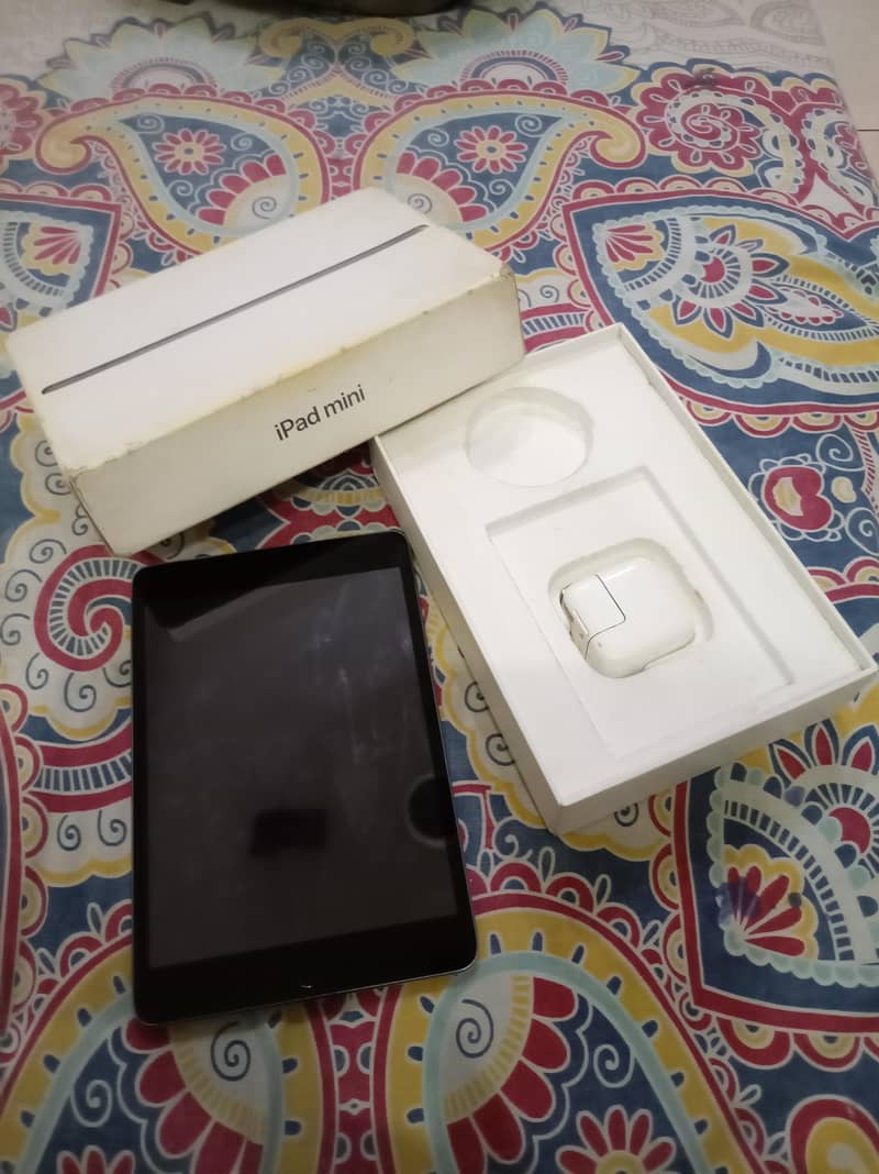 IPAD MINI 5 ( BOX + ADAPTER) 1