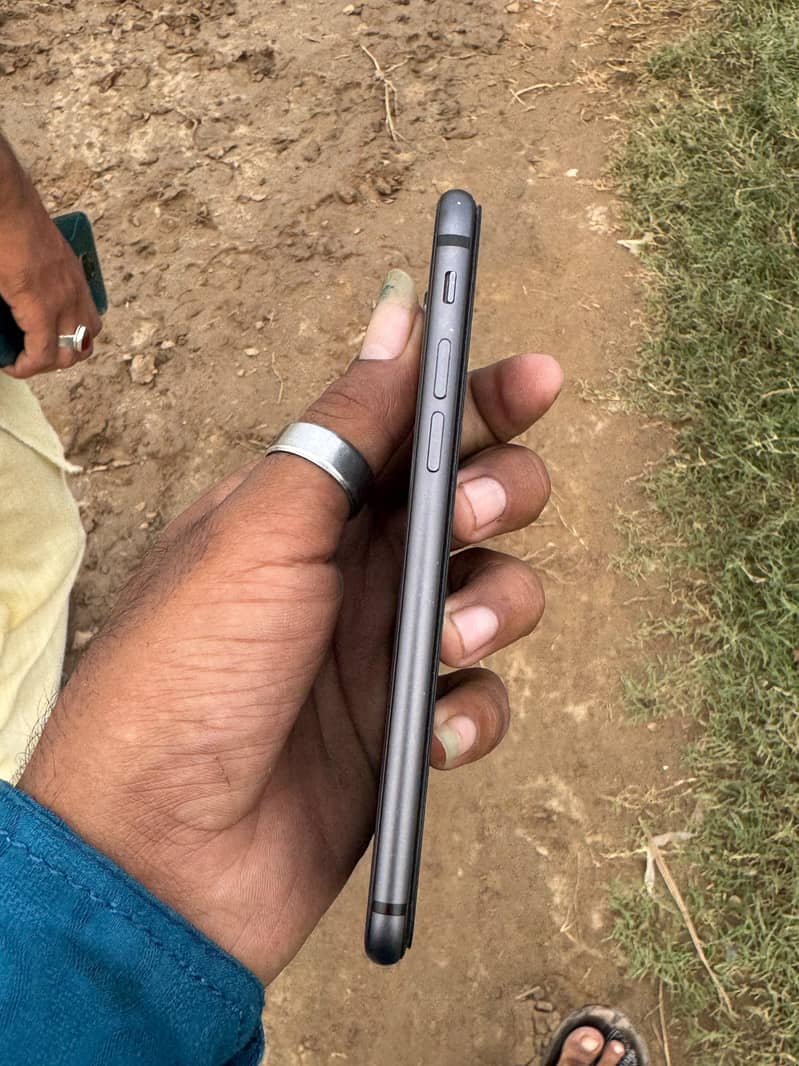 Apple iPhone 8 4