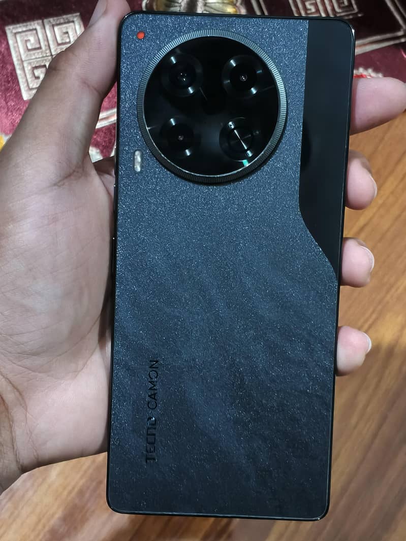 Tecno CAMON 30 1