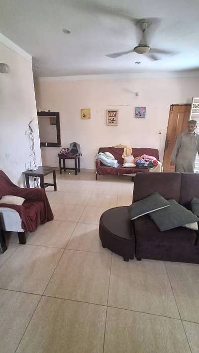 1 Kanal 3bed tile floor upper portion for Rent in Wapda town phase 1
