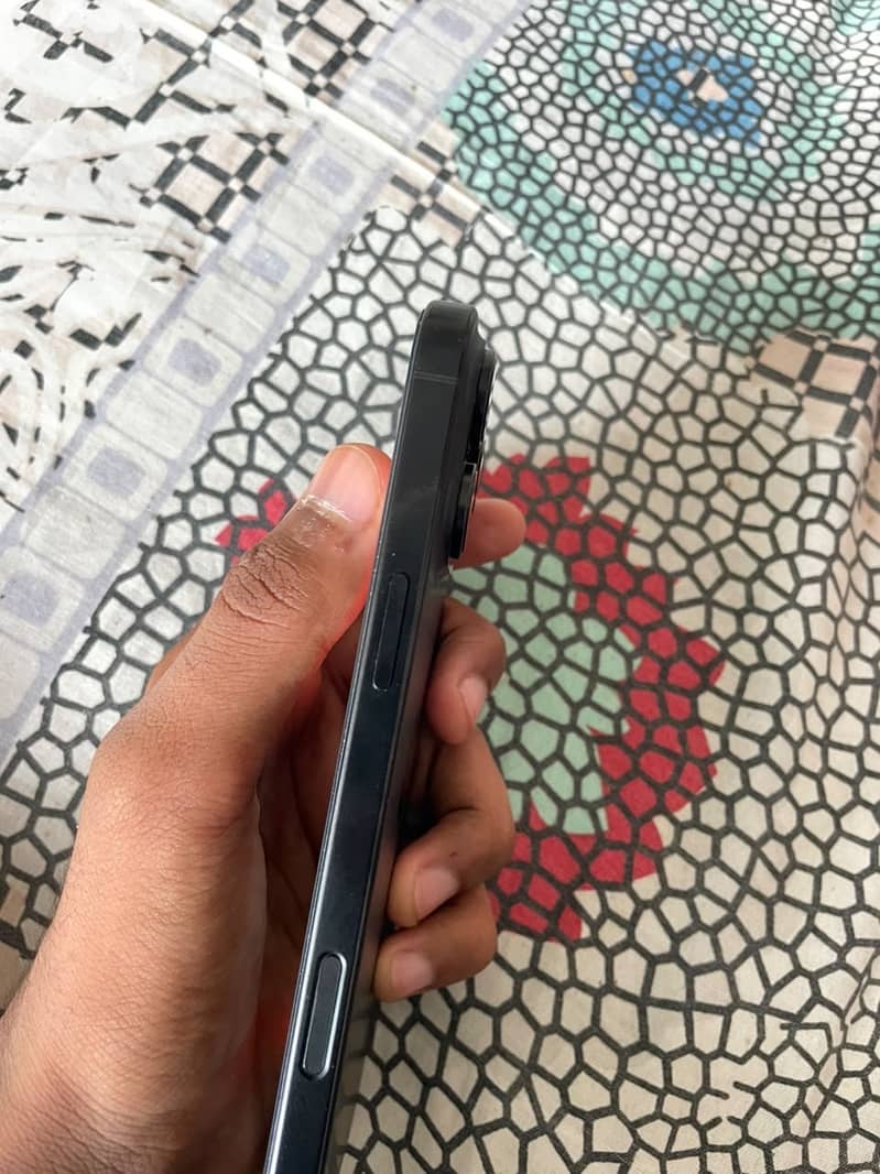Apple iPhone 16 Pro Max 0