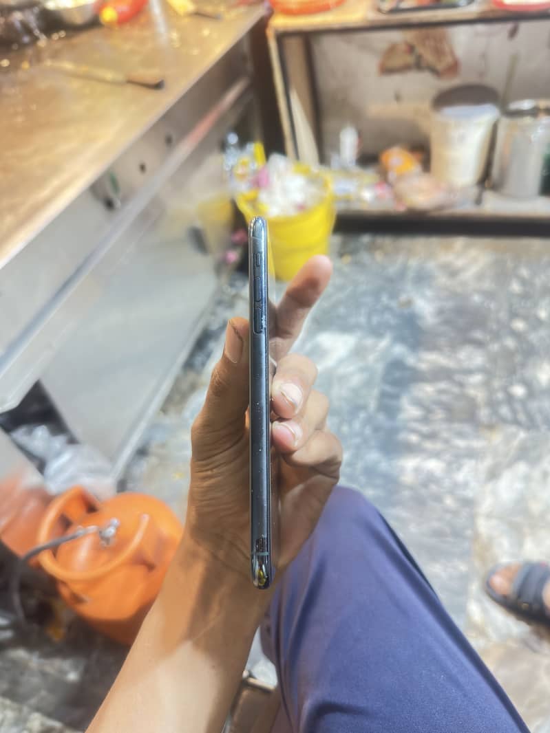 Apple iPhone 11 Pro Max 2