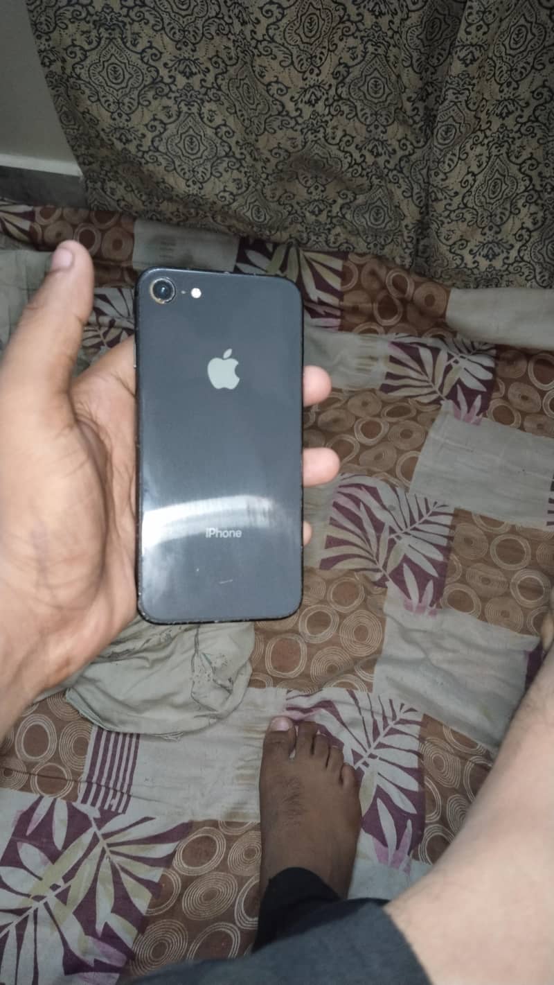 Apple iPhone 8 1