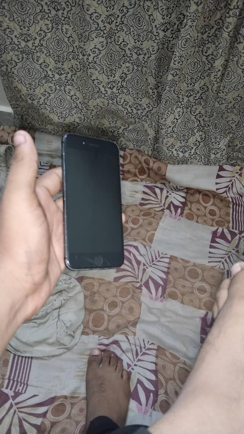 Apple iPhone 8 3