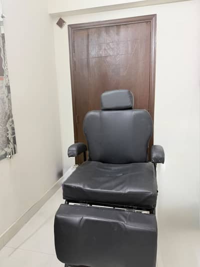 Salon chair
