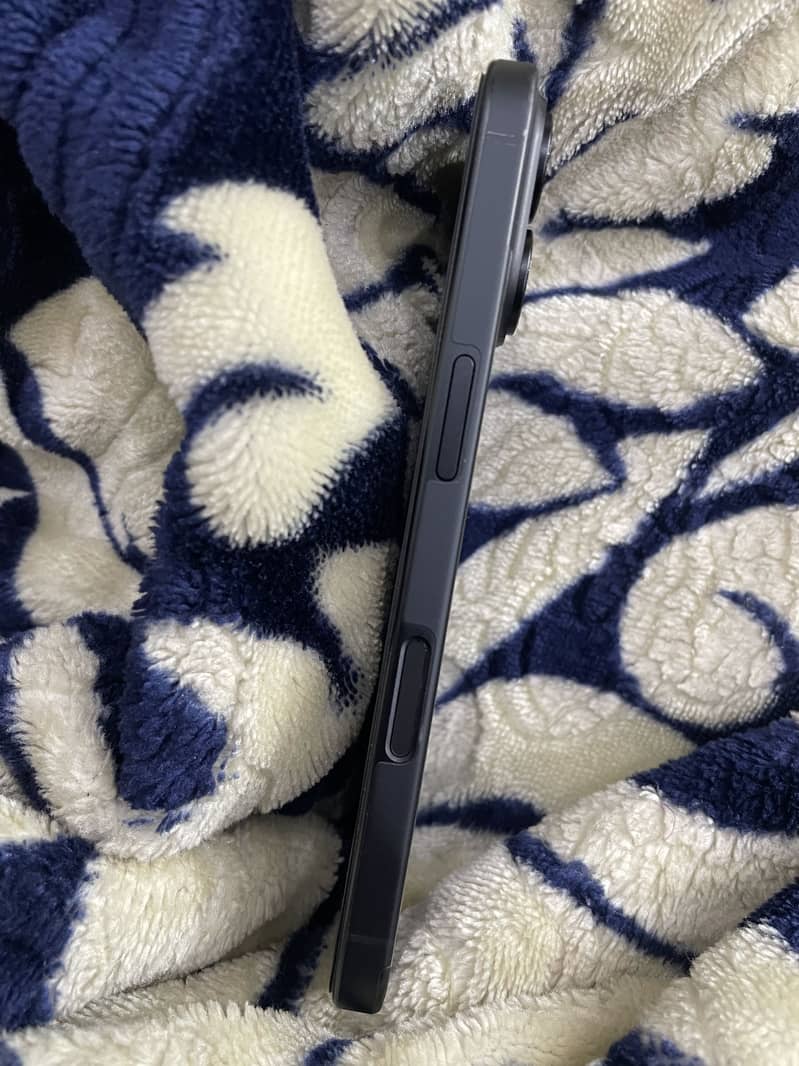 Apple iPhone 16 2