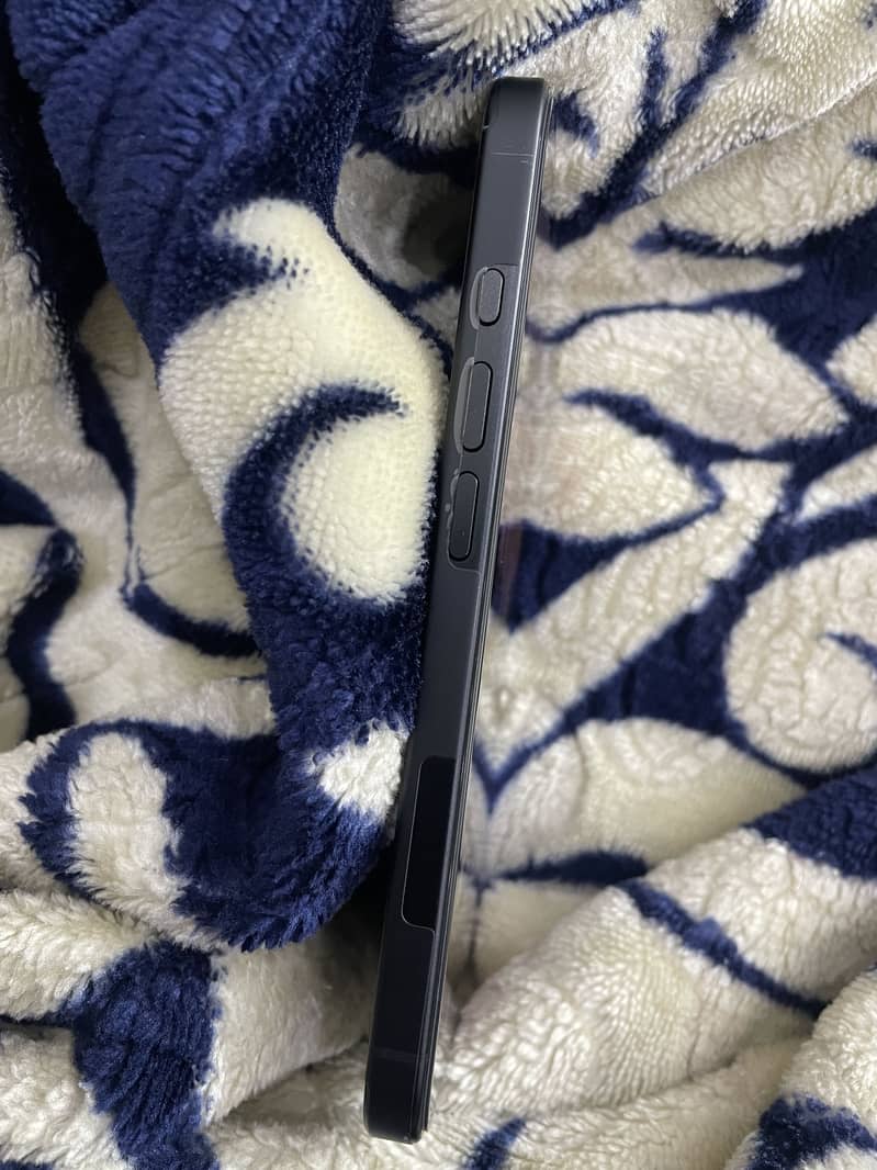 Apple iPhone 16 3