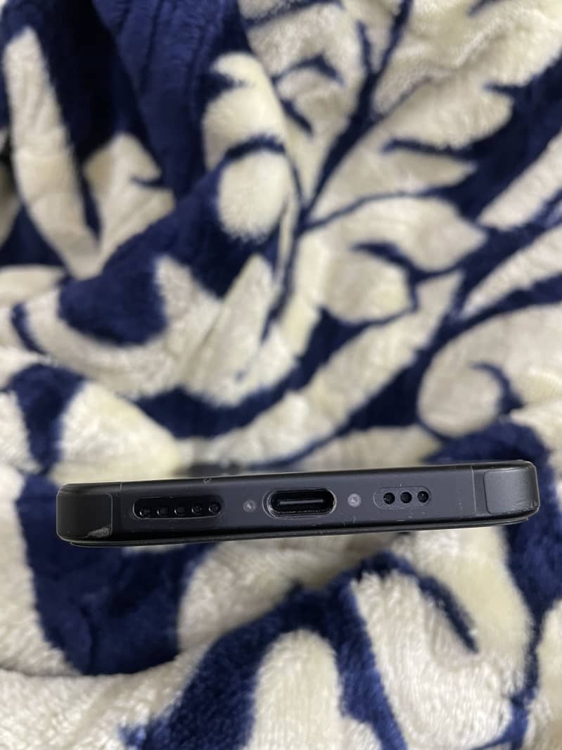 Apple iPhone 16 4