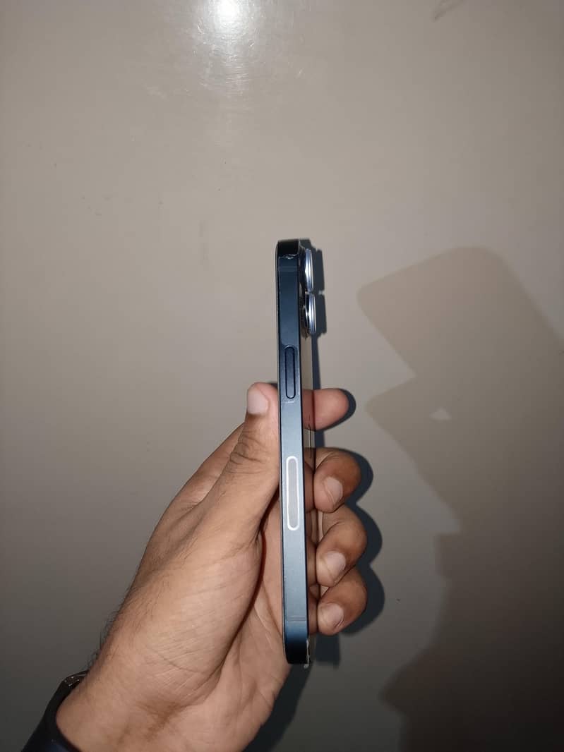 Apple iPhone 14 4