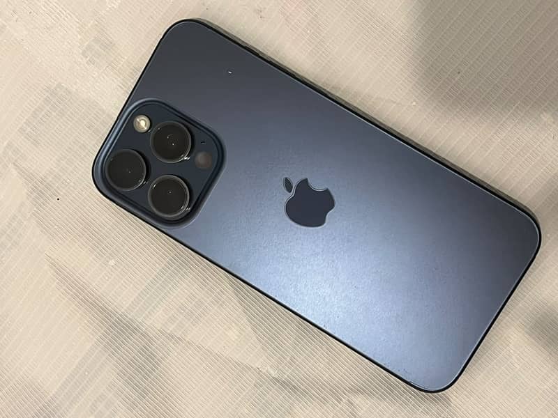 Apple iPhone 15 Pro Max 0