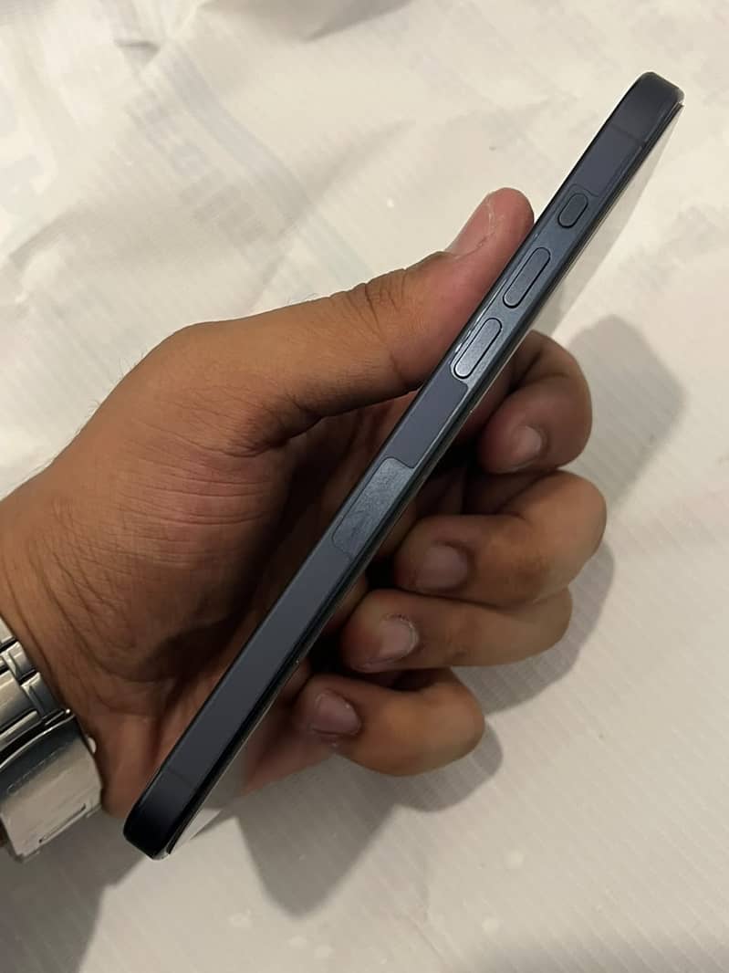 Apple iPhone 15 Pro Max 2