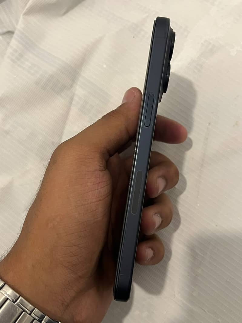 Apple iPhone 15 Pro Max 3