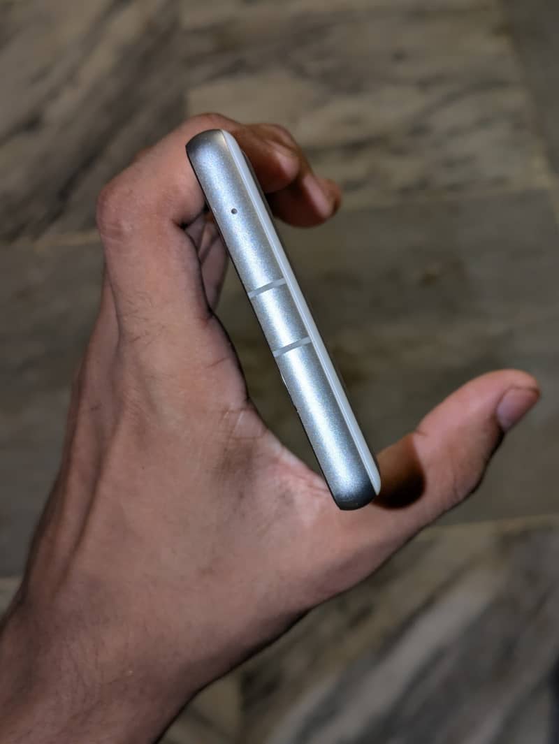 Google Pixel 7a 2