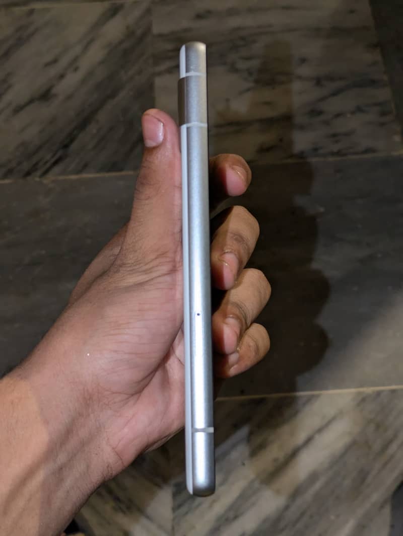 Google Pixel 7a 4