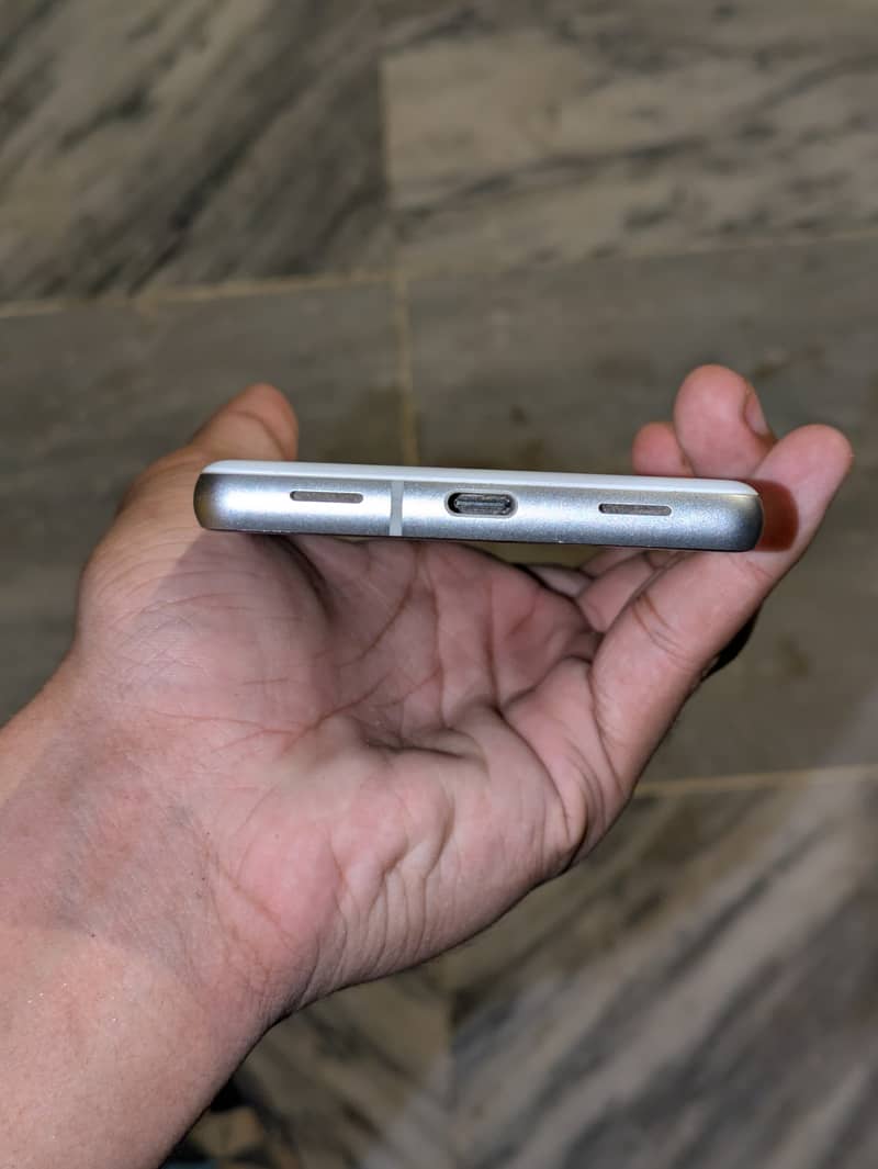 Google Pixel 7a 5