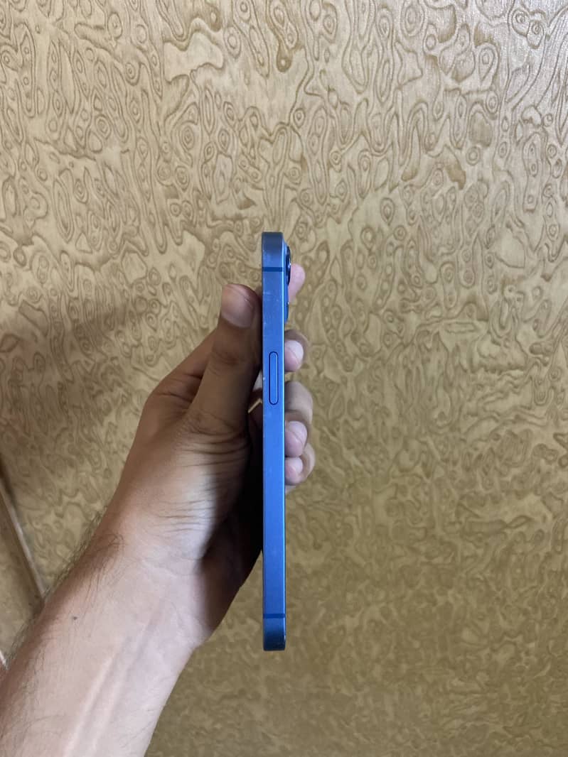 Apple iPhone 13 2