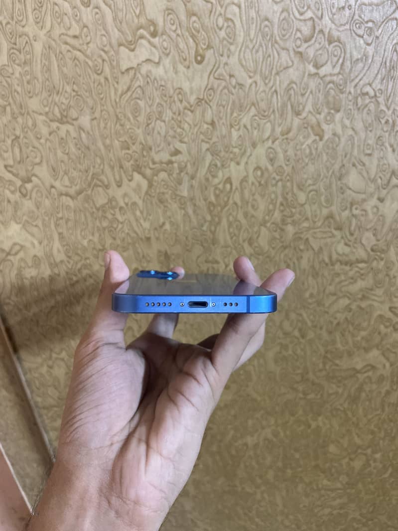 Apple iPhone 13 5