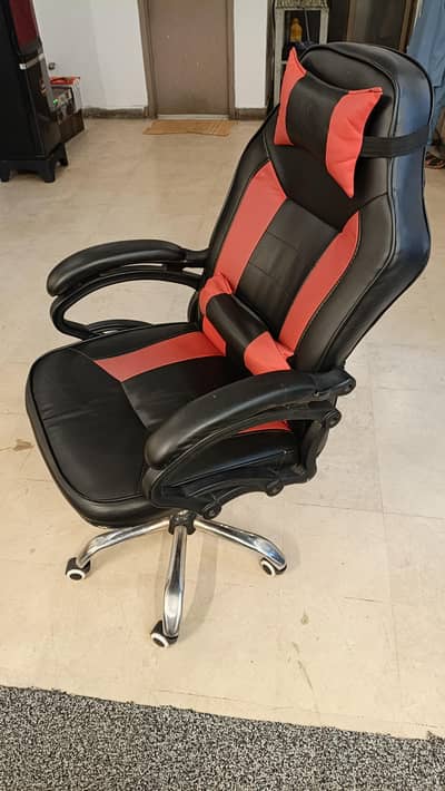 Gaming / Executive Revolving Office Chair