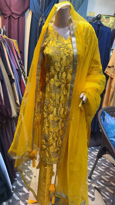 Mayo 3 pc suit ready to wear small size 10/10 condition brand new
