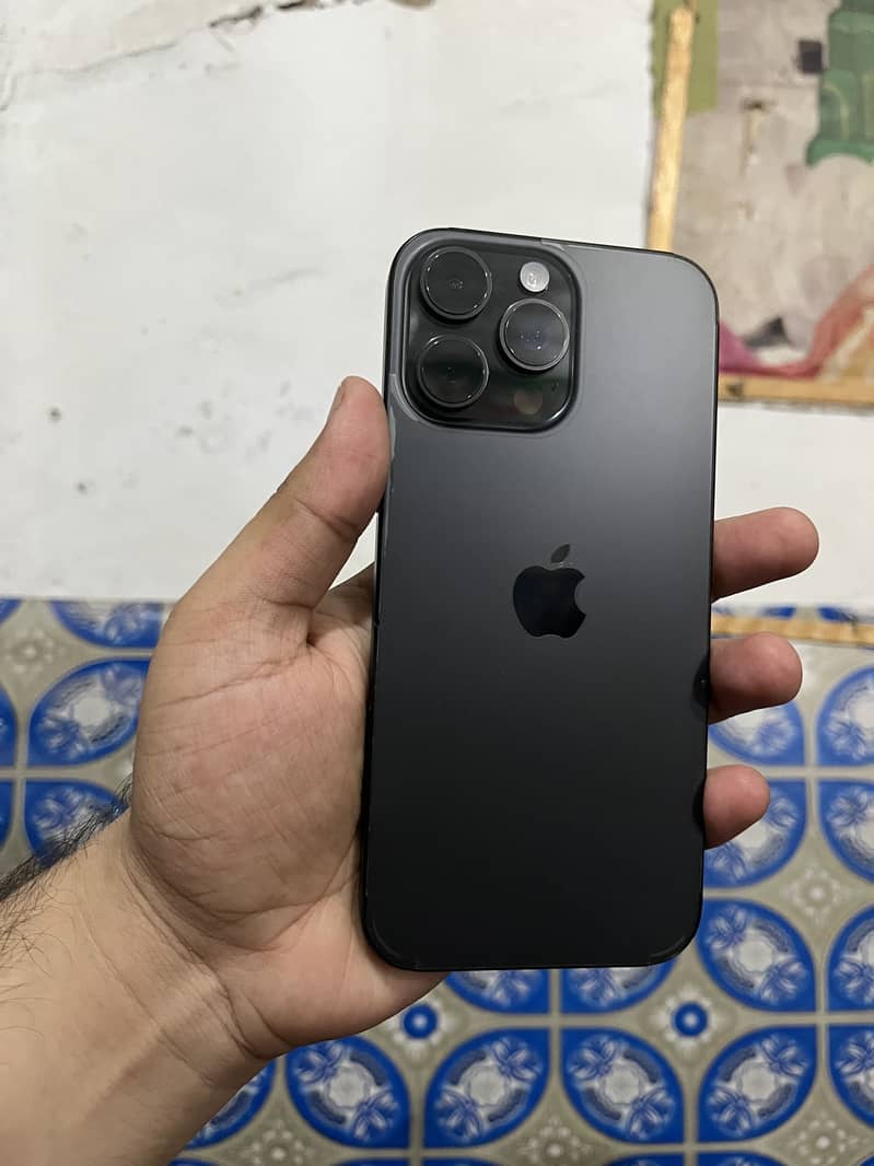 Apple iPhone 16 Pro Max 2