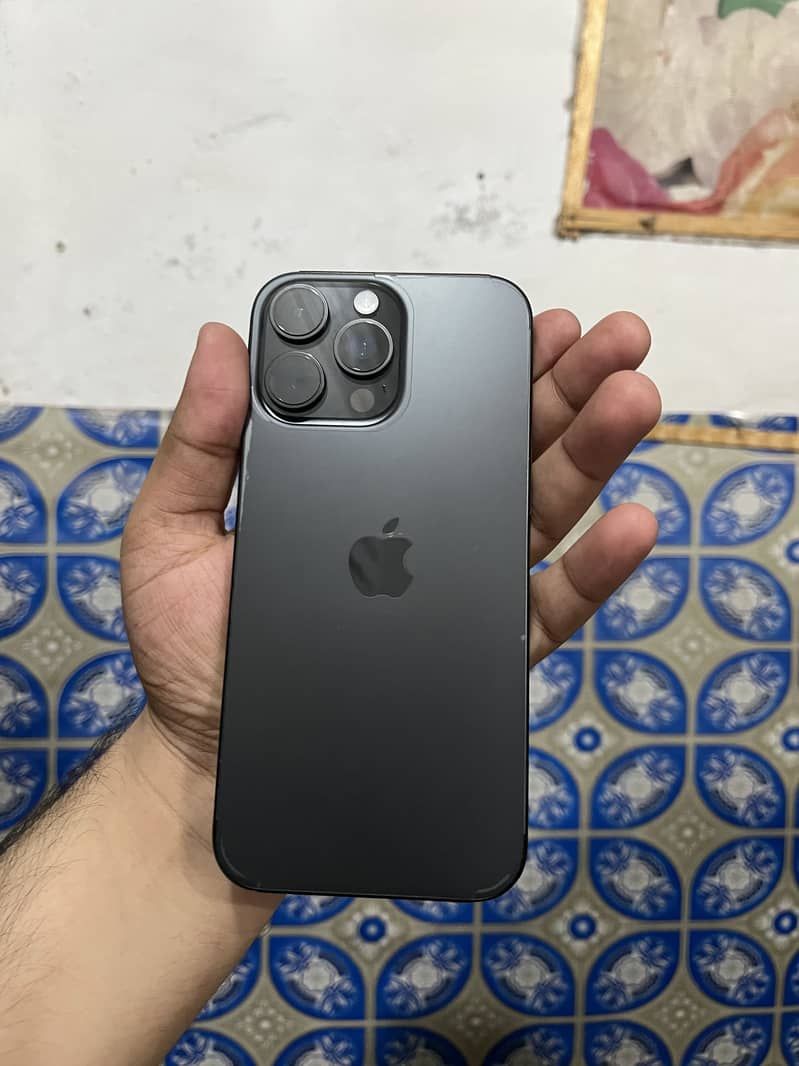 Apple iPhone 16 Pro Max 3