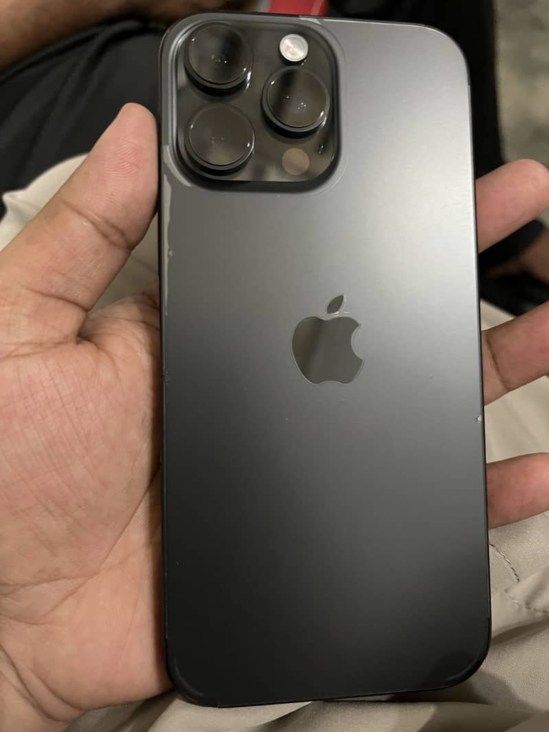 Apple iPhone 16 Pro Max 4