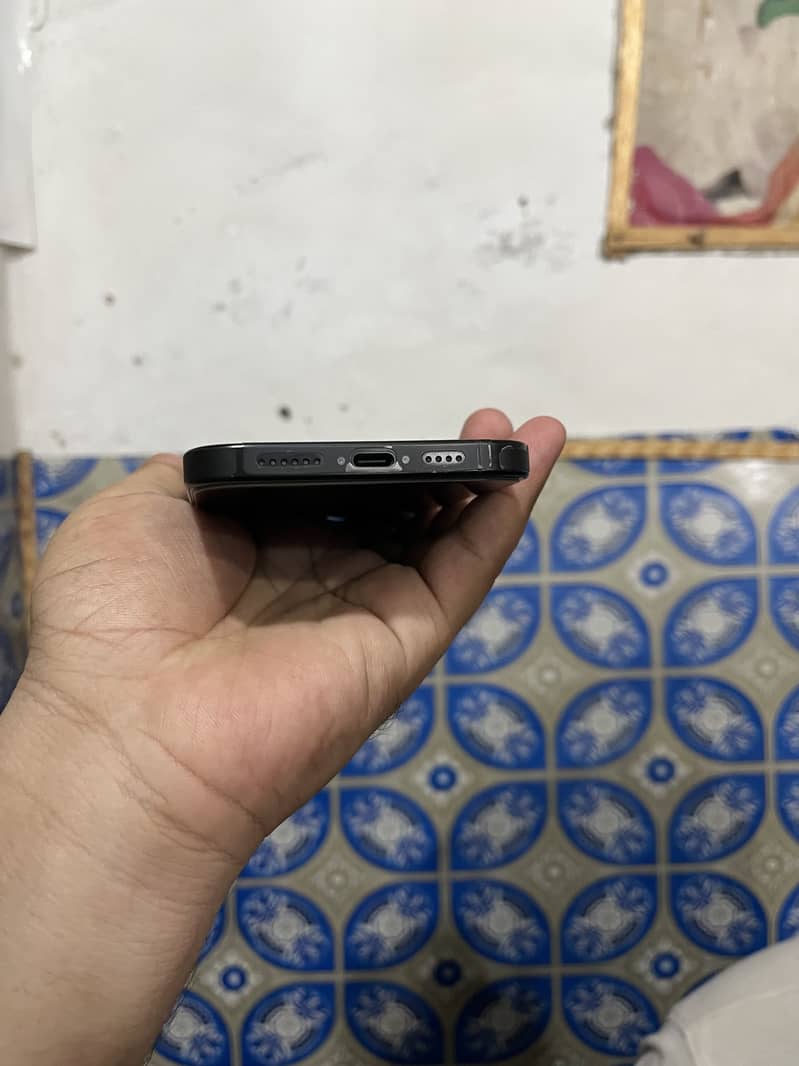 Apple iPhone 16 Pro Max 6