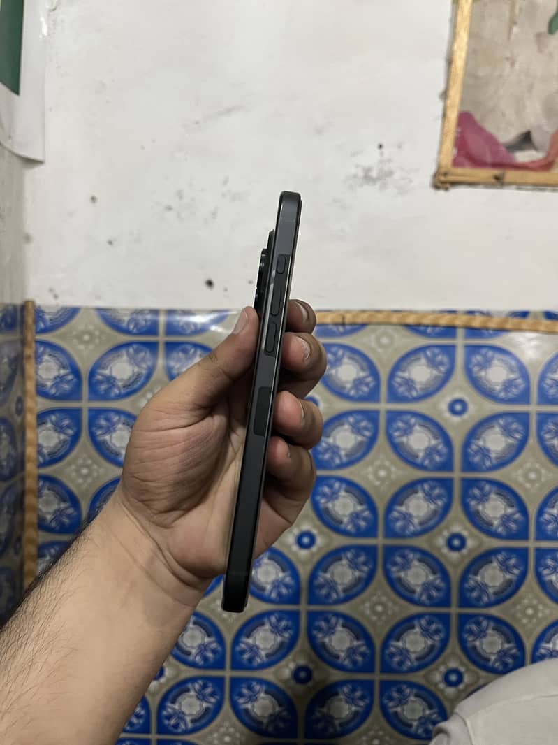Apple iPhone 16 Pro Max 7