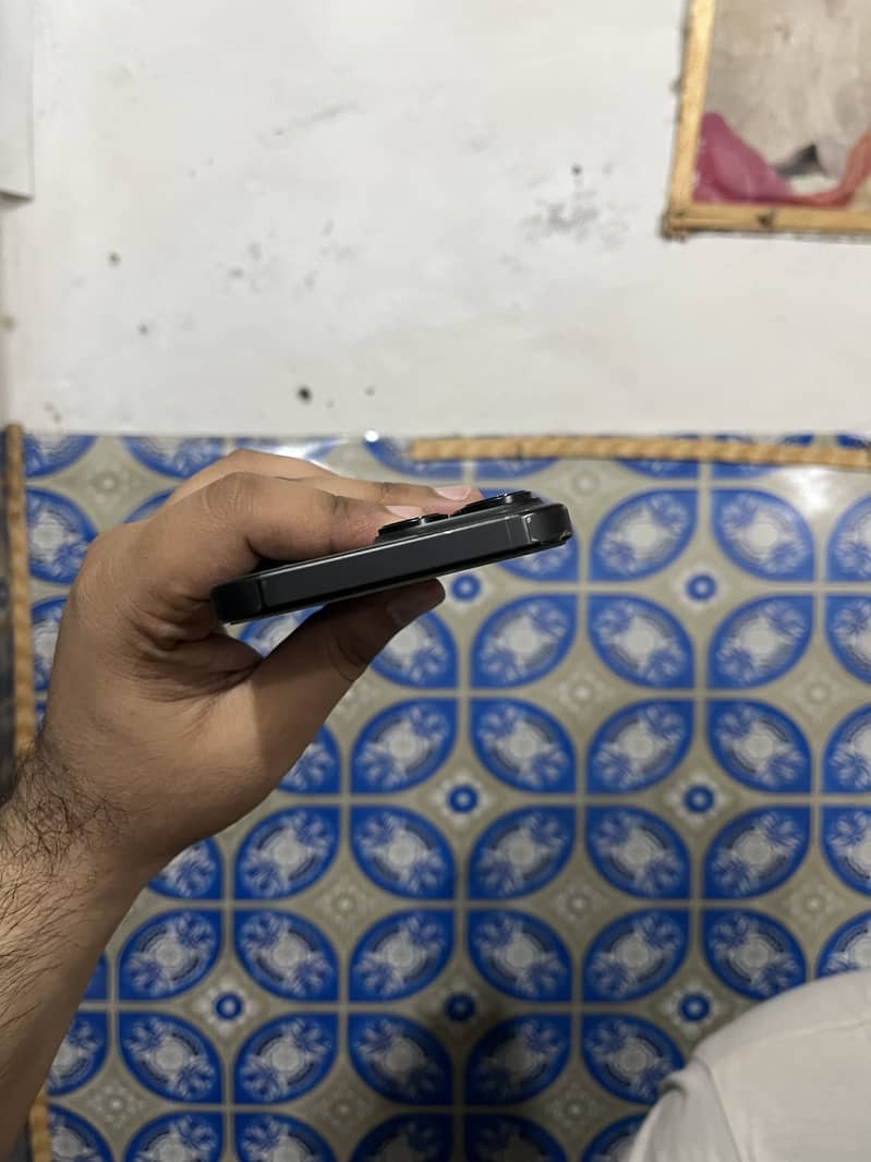 Apple iPhone 16 Pro Max 8