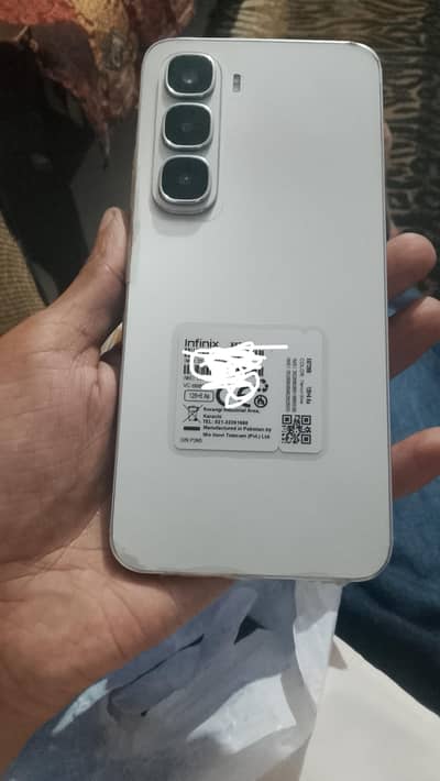 Infinix Hot60i 6+6/128.10 Months Warranty. Contact me 03047922950.