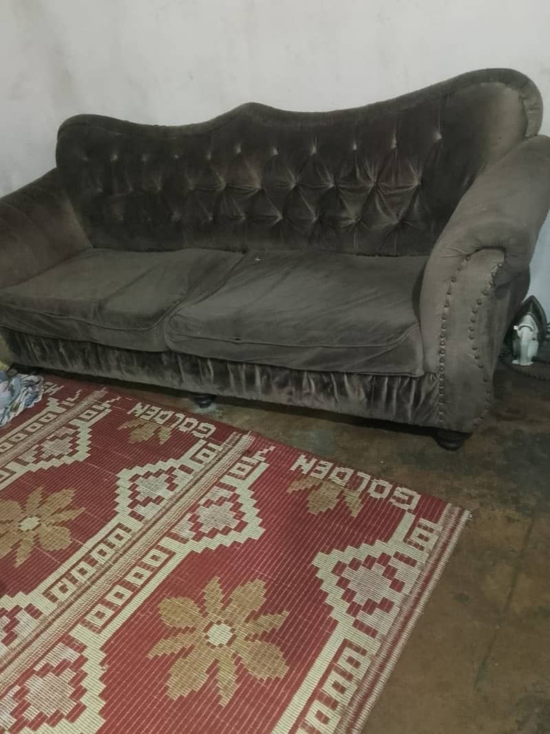 A good condition Sofa 0