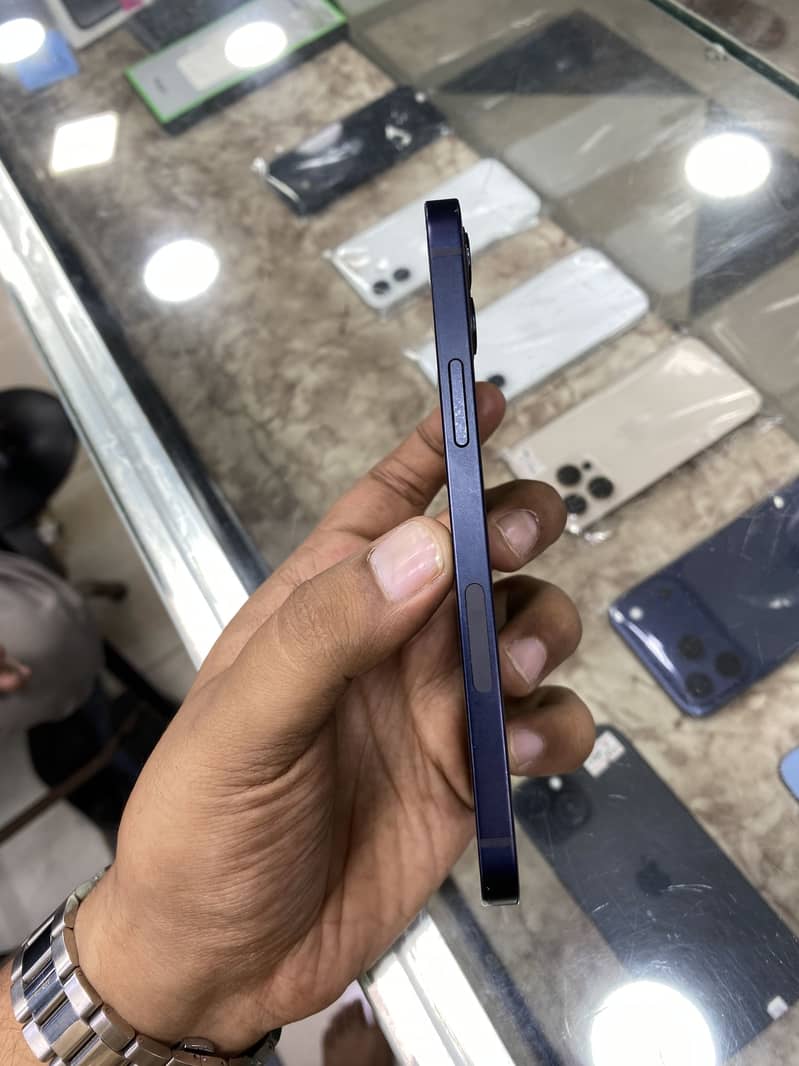 Apple iPhone 12 1
