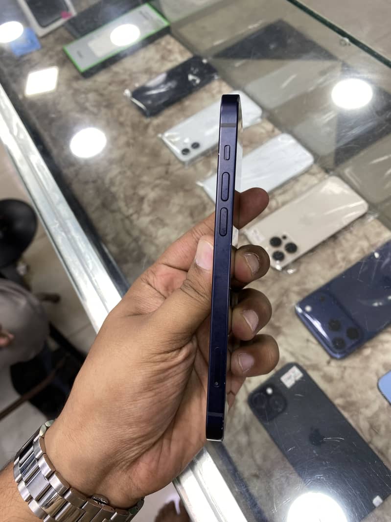 Apple iPhone 12 3