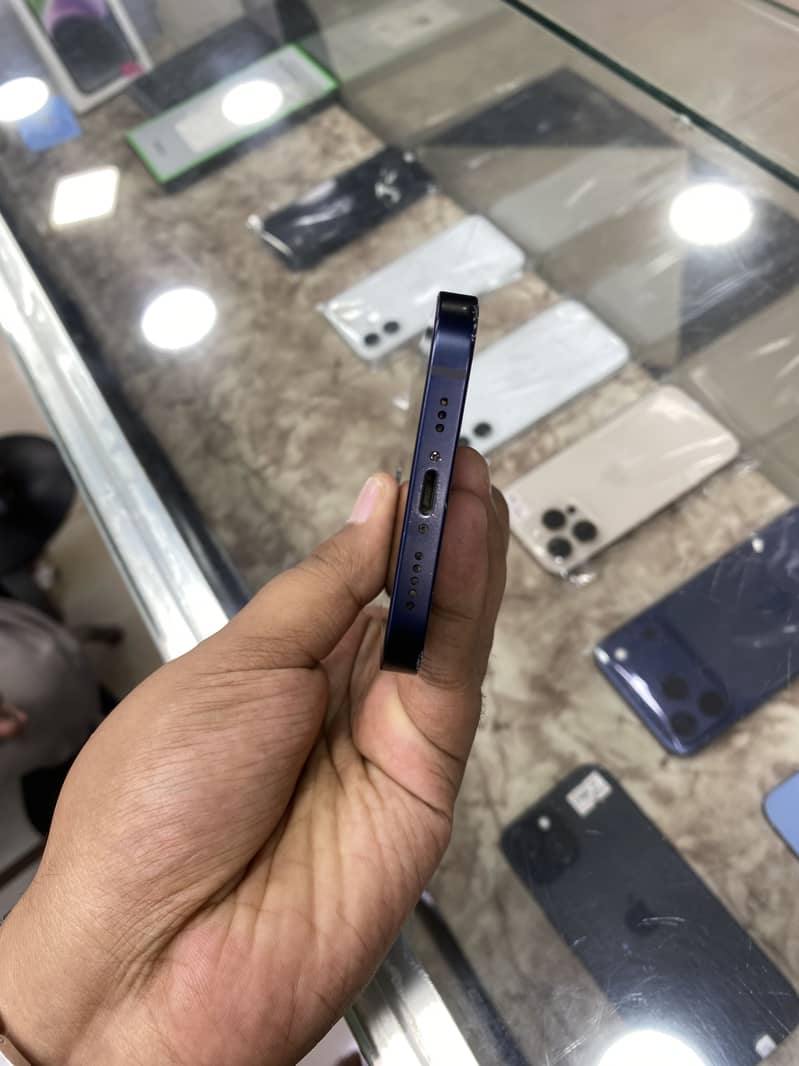 Apple iPhone 12 5