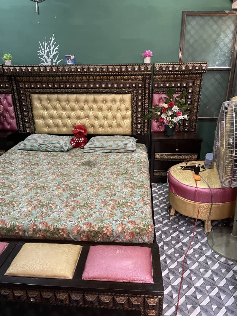 Beds & side table with mirror 1