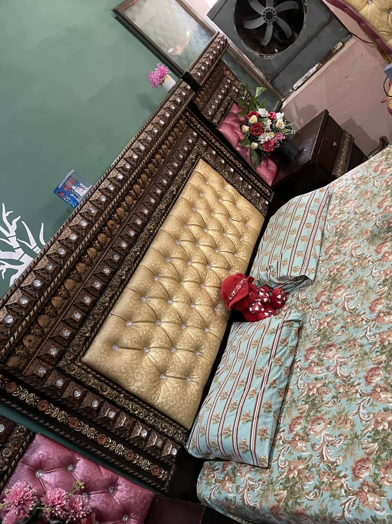 Beds & side table with mirror 2