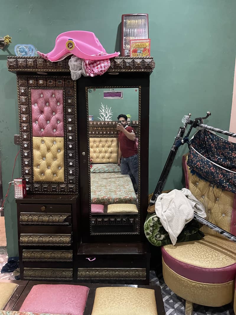Beds & side table with mirror 6