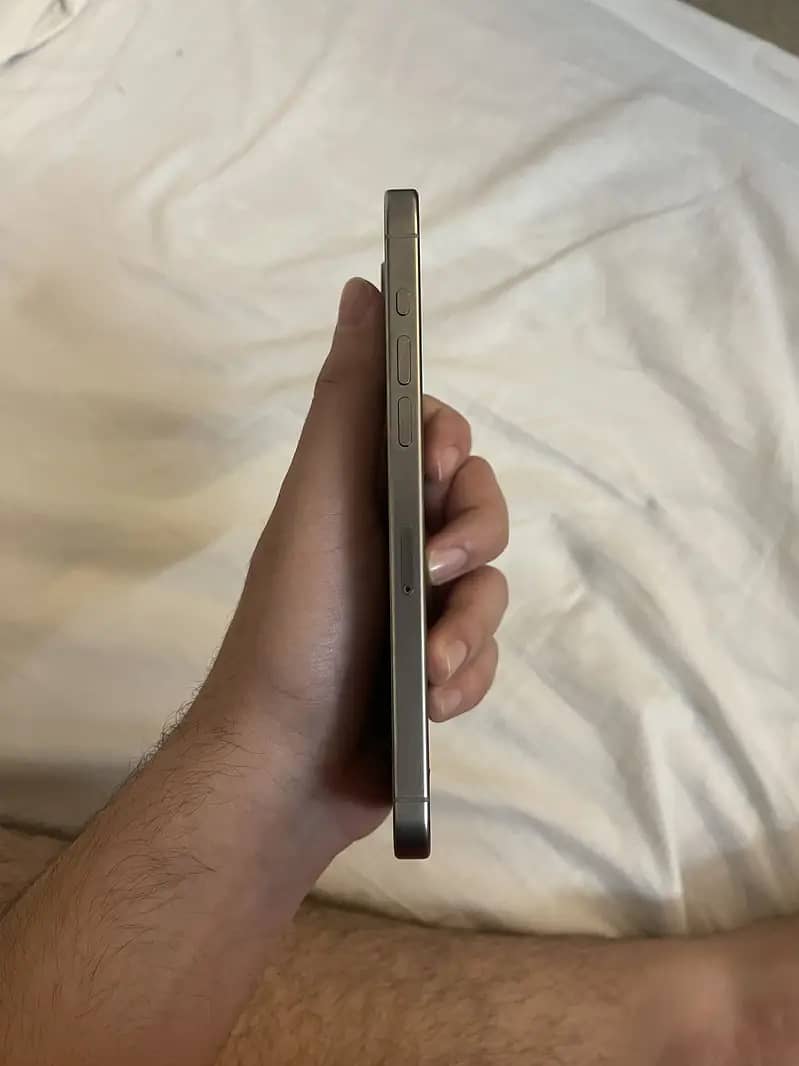 Apple iPhone 15 Pro Max 2