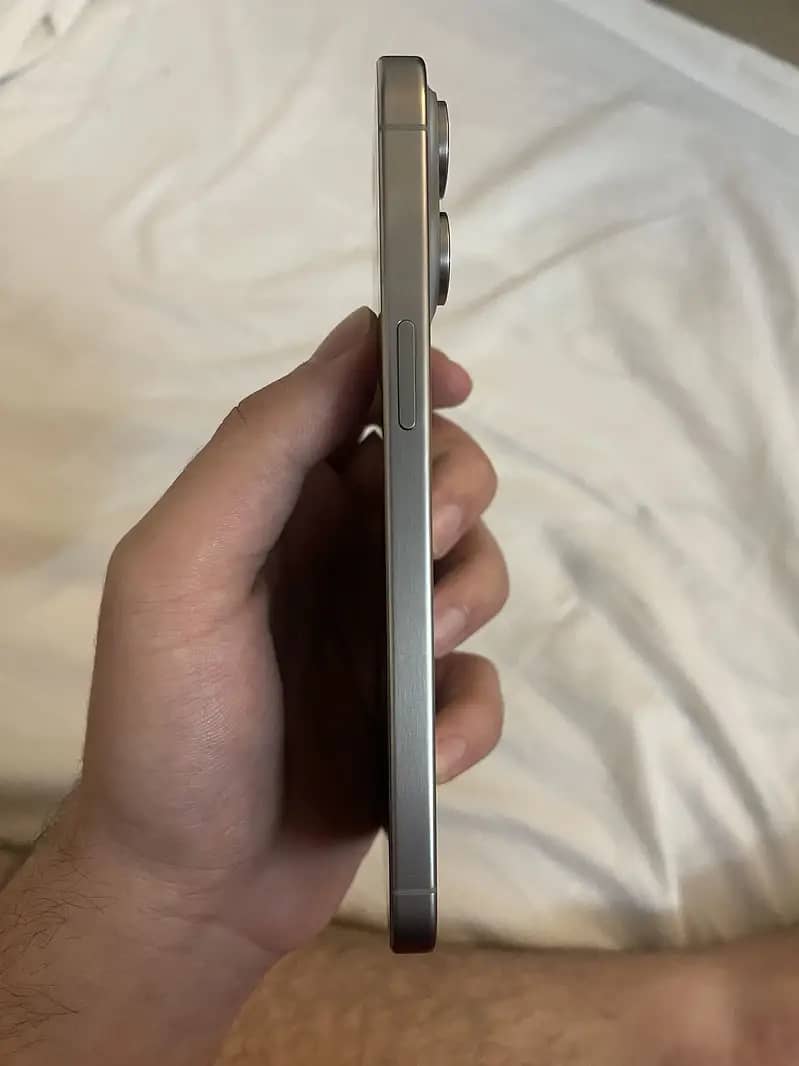 Apple iPhone 15 Pro Max 3