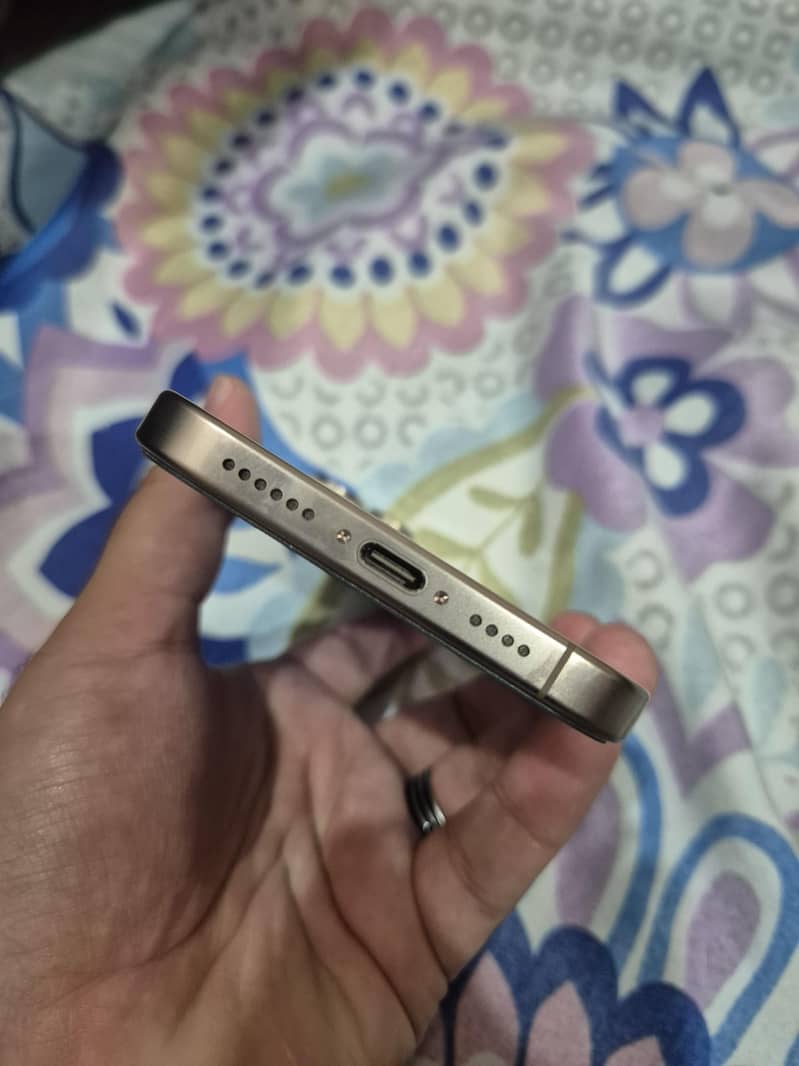 Apple iPhone 16 Pro Max 2